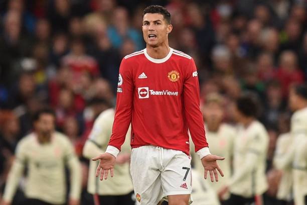 Cristiano Ronaldo pede desculpas à torcida do Manchester United e cobra resposta do time em campo