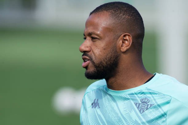 Livre no mercado, Sidnei acompanha jogo do Inter no Beira-Rio