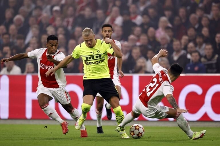 Em duelo de jovens artilheiros, Haaland passa em branco diante Ajax e Haller assume liderança da disputa