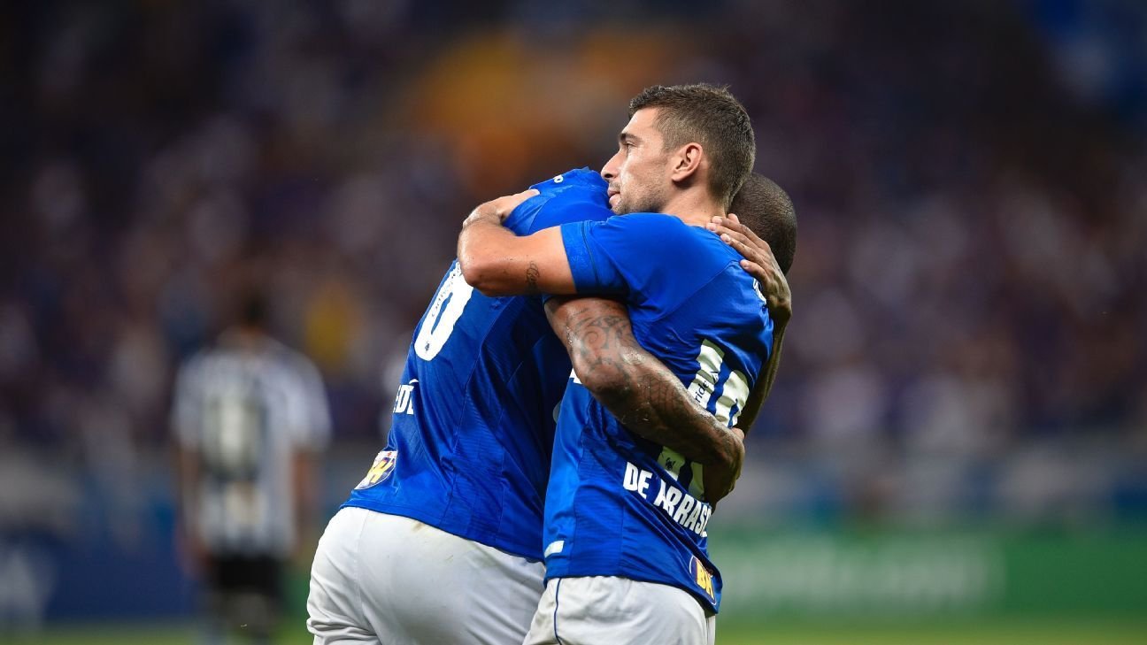 Dedé revela briga com Arrascaeta, mas elogia meia do Flamengo: “É o melhor do Brasil”