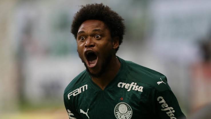 Irmão de Luiz Adriano nega que o atacante queira voltar ao Inter