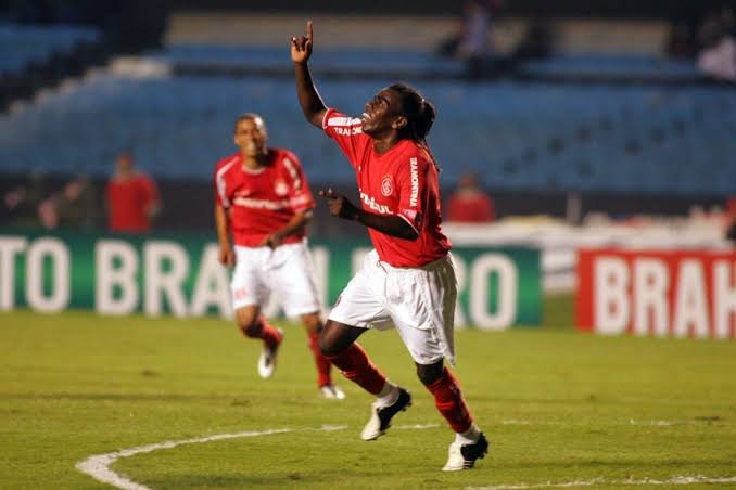 Tinga conta bastidores do título da Libertadores 2006