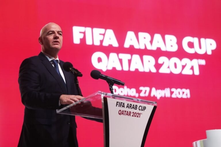 “Se o Super Bowl é disputado todos os anos, por que não a Copa do Mundo a cada dois?” diz presidente da FIFA