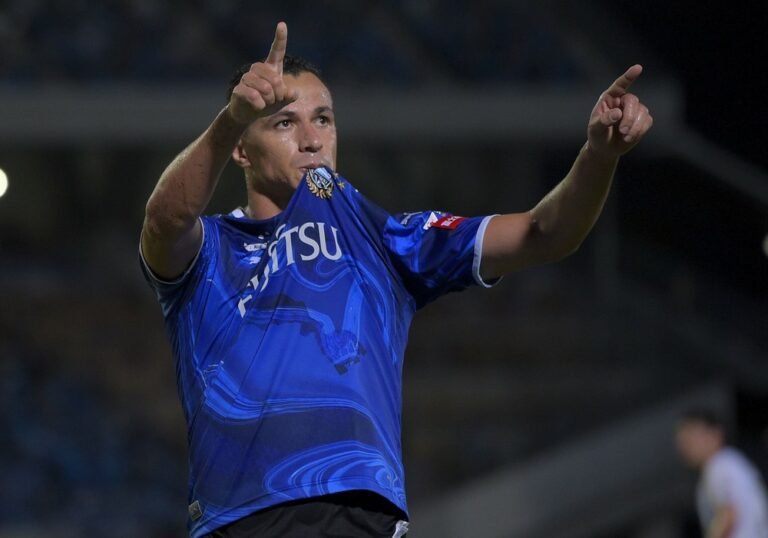 Em fim de contrato, Leandro Damião analisa propostas e pode retornar ao Brasil