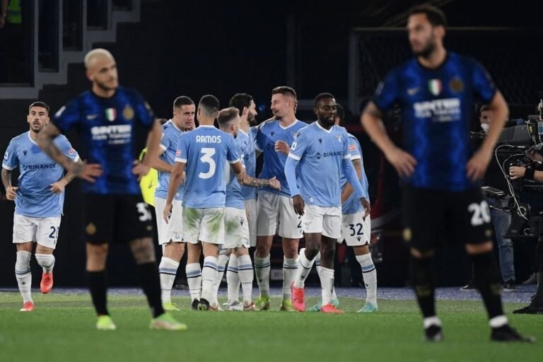 Com briga e polêmica no final, Lazio vence a Inter de virada e se aproxima do G4