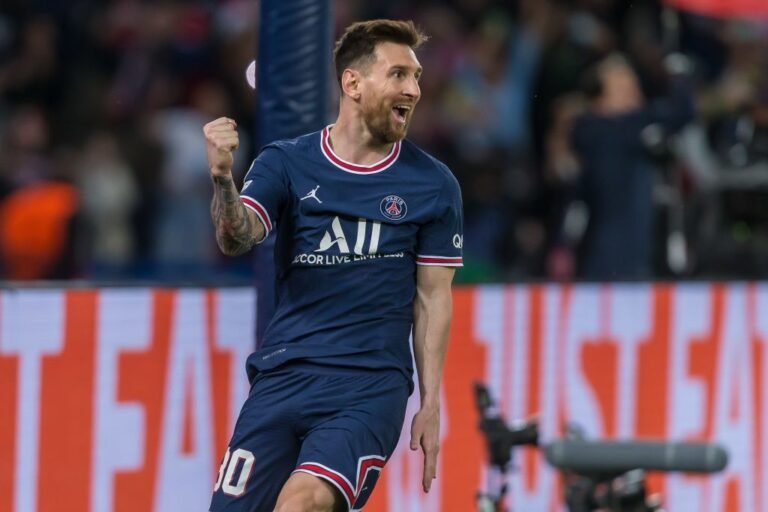 Com dois gols diante o Leipzig, Messi atinge marca histórica no futebol