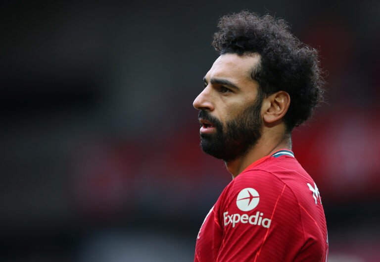Ex-atletas divergem sobre permanência de Mohamed Salah no Liverpool
