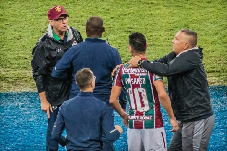 Celso Barros diz que Ganso trabalhou para ‘derrubar’ técnico do Fluminense