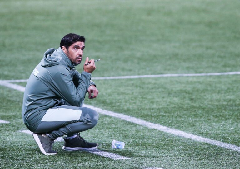 Abel Ferreira critica calendário do Palmeiras: ‘É desumano’