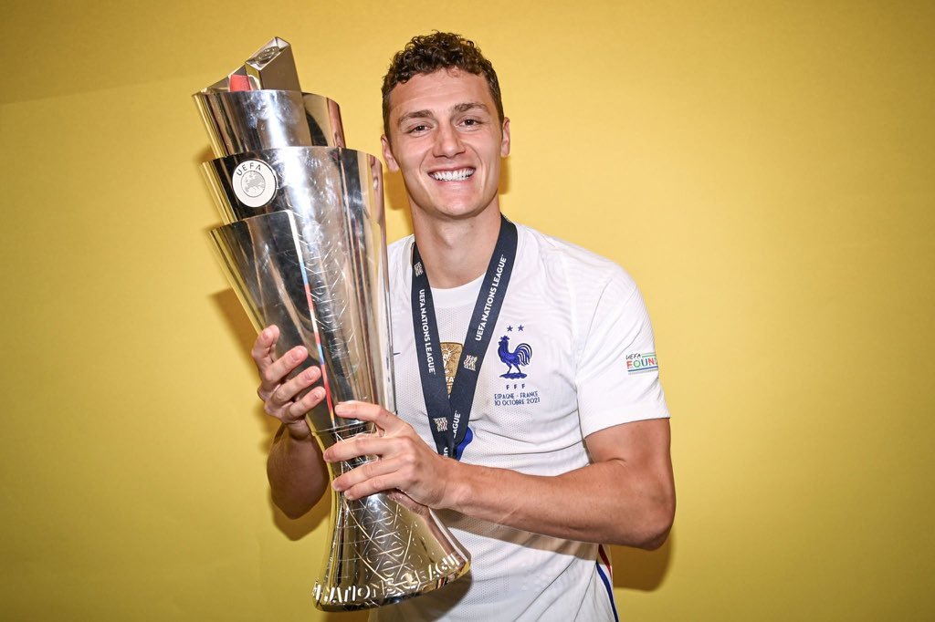 “Sou melhor que Hakimi e Alexander-Arnold defensivamente”, diz lateral francês