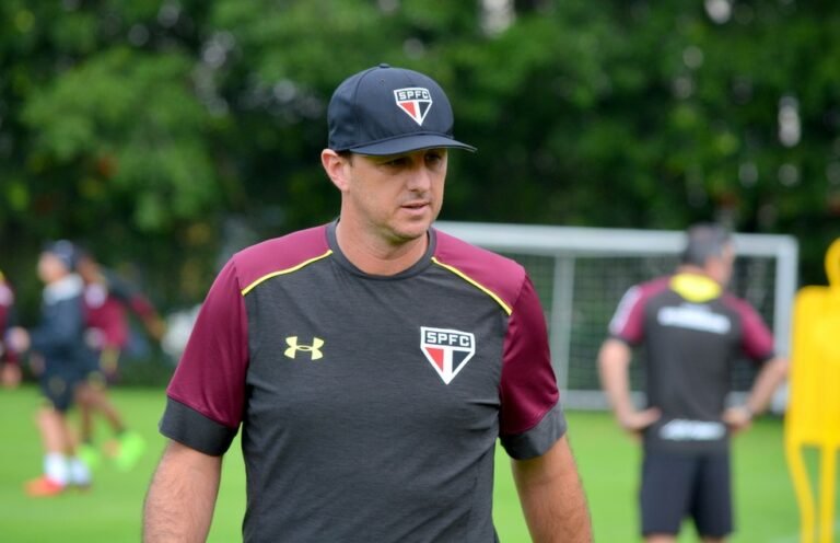 Rogério Ceni agrada a direção do São Paulo e pode retornar ao clube