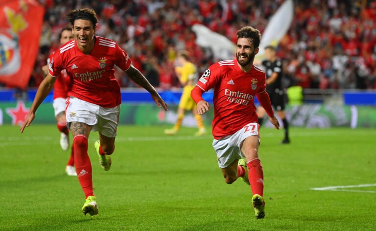 Benfica enfrenta Portimonense em busca de reforçar liderança