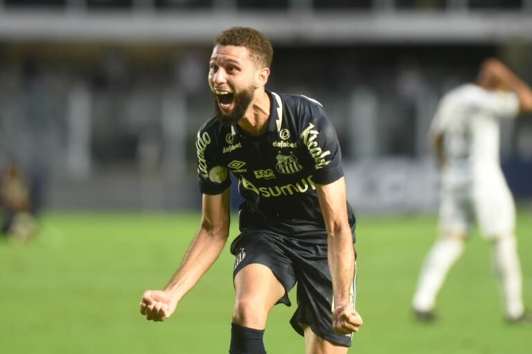 Wagner Leonardo faz gol nos acréscimos e garante a vitória do Santos