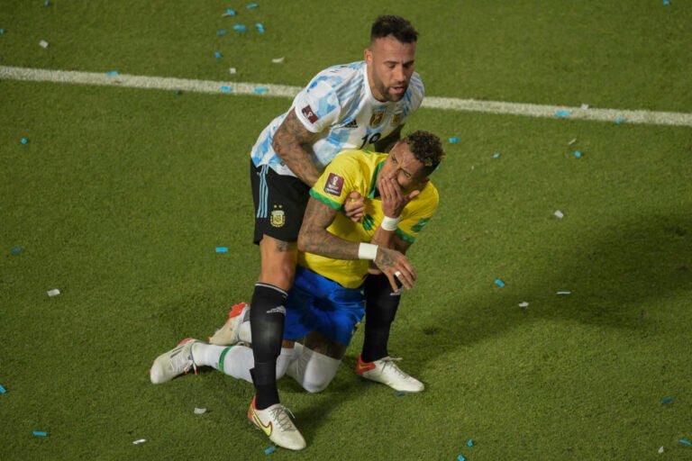 Conmebol suspende árbitros de Argentina x Brasil por erro cometido no clássico