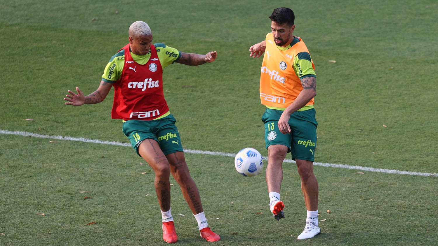 Deyverson e Luan em treino do Palmeiras. Foto: Cesar Greco/Palmeiras