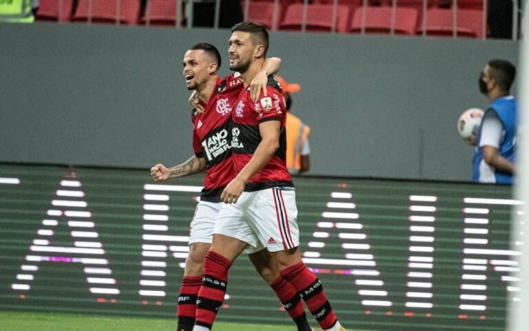 Arrascaeta ou Michael? Léo Moura crava quem será titular na final: “Conheço o Renato”
