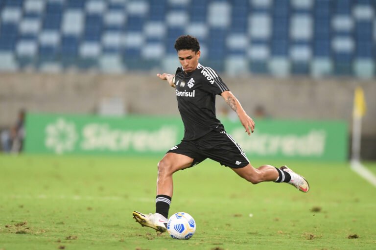 Paulo Victor reclama da arbitragem após ser expulso contra o Fluminense: “É uma vergonha”