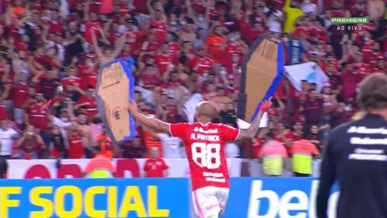 Jogadores do Inter provocam o Grêmio após vitória no Gre-Nal 434