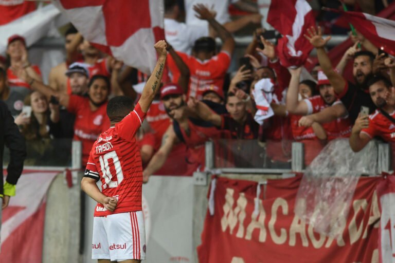 Taison fala sobre o gol no Gre-Nal e revela ligação de D’Alessandro: “Sentimento único”