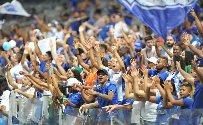 Rizek exalta torcida do Cruzeiro: ‘Lotou o Mineirão em homenagem a ela’