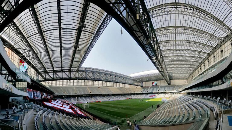Curitiba libera 100% de público para jogos de Athletico e Coritiba