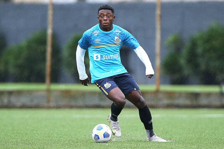 Volante da base “Seedorf”, não deve ter seu contrato renovado com o Santos