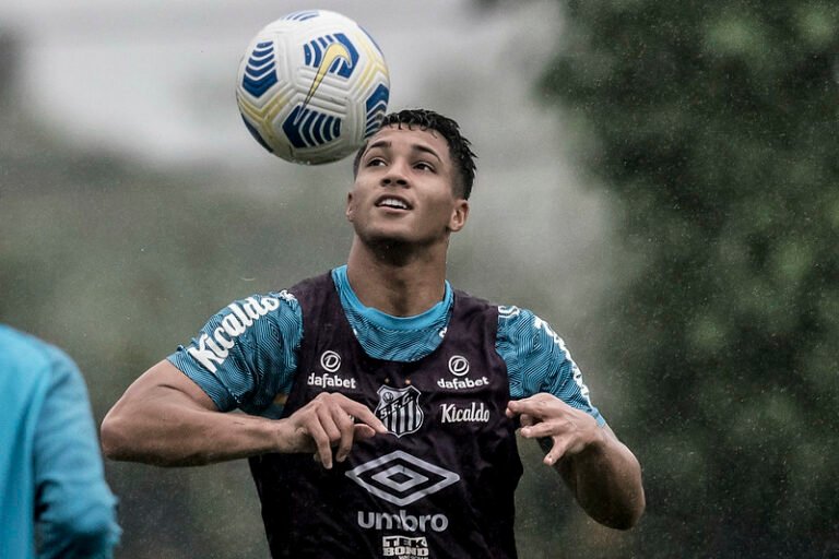 Marcos Leonardo é condenado a pagar indenização milionária a ex-empresária