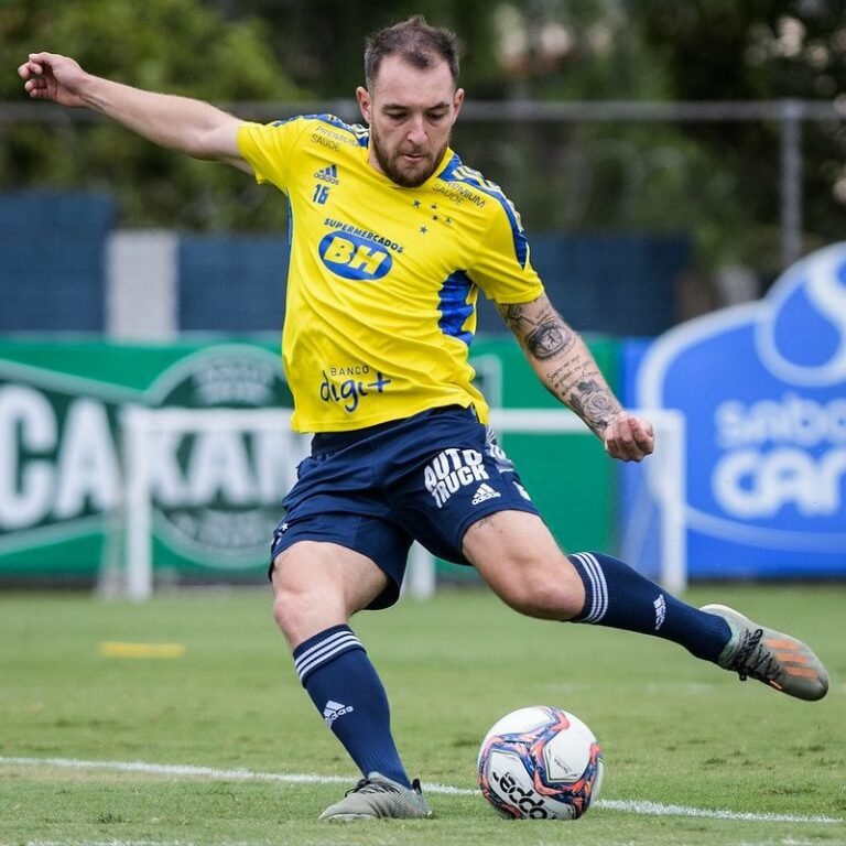 Três jogadores testam positivo para COVID-19, e desfalcam Cruzeiro em decisão contra o Londrina
