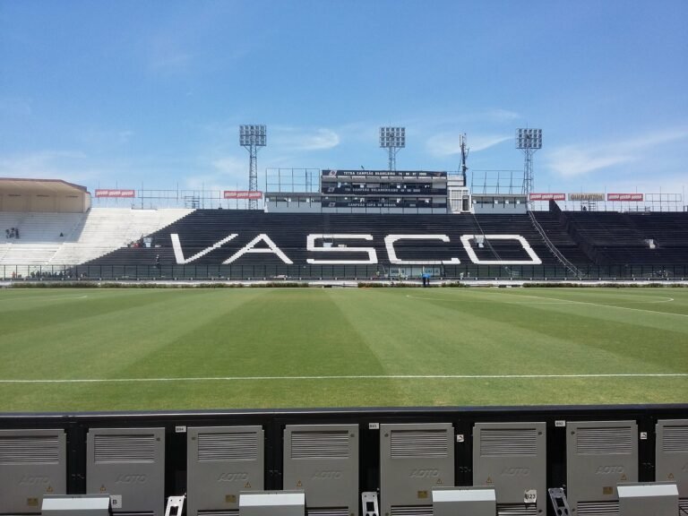 Alexandre Mattos e Pedrinho são cotados para assumir futebol do Vasco