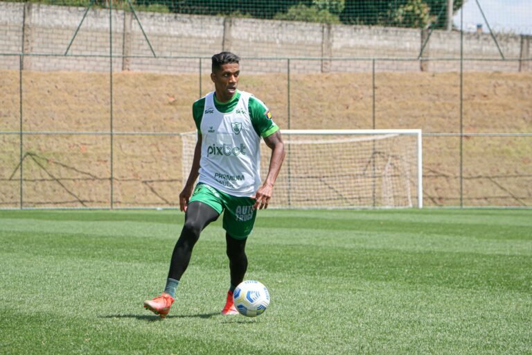 Berrío passa por procedimento médico, e não deve mais jogar pelo América-MG na temporada