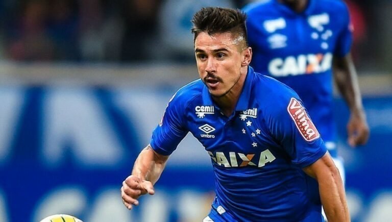Willian Bigode entra no radar do Cruzeiro para 2022