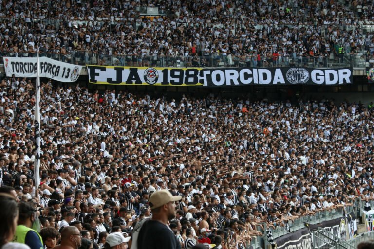 Mecenas promete presente para a torcida do Atlético quando atingir a marca de 100 mil sócios torcedores