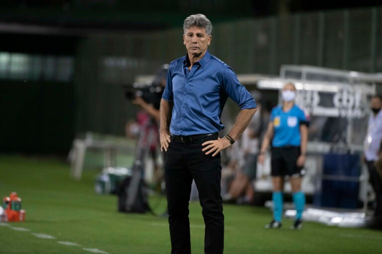 Renato completa um turno pelo Flamengo com números melhores que Rogério Ceni