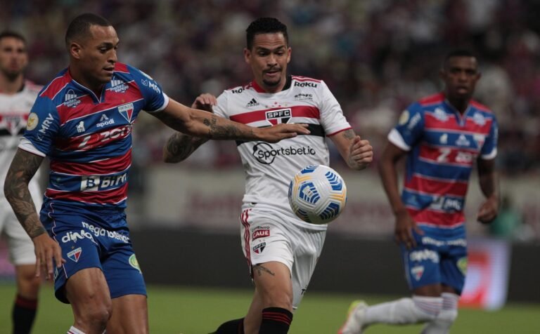 São Paulo tem quatro jogadores pendurados para duelo contra o Flamengo