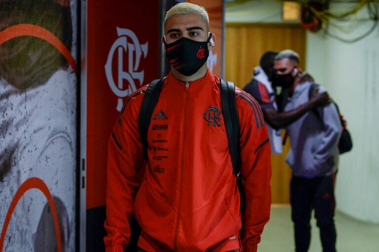 Andreas minimiza ‘invasão’ ao ônibus do Flamengo: “Loucura saudável”