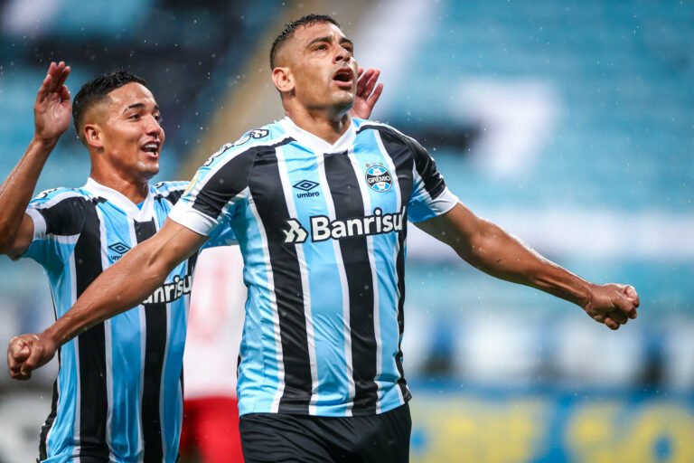 Diego Souza se torna o sétimo maior artilheiro da história do Brasileirão