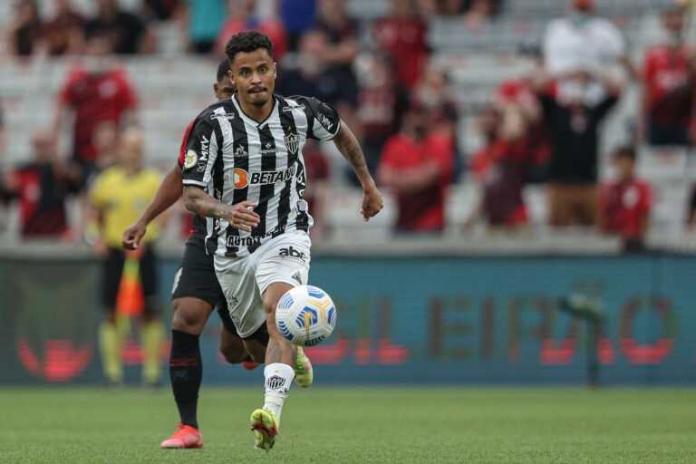 Allan na seleção? Cuca fala a respeito do volante alvinegro