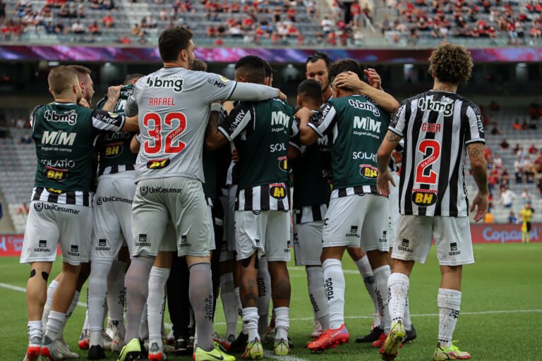 Campanha atual do Atlético Mineiro supera a do Flamengo campeão brasileiro de 2020