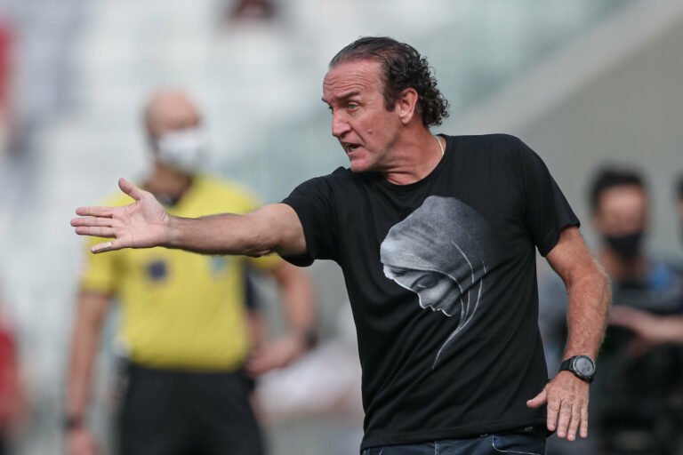 Cuca fala da vitória diante o Athletico Paranaense