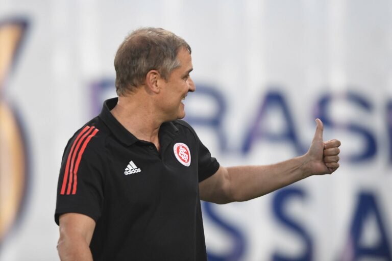 Aguirre deve deixar o Inter mesmo se não for para a Seleção Uruguaia, diz jornalista