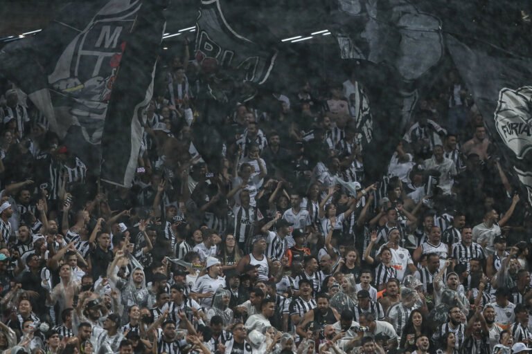 Atlético bate recorde de público do novo Mineirão