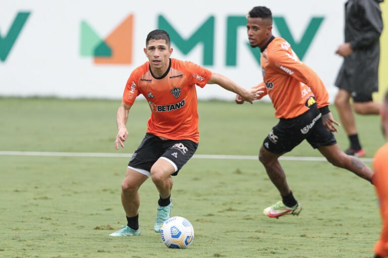 Cuca revela problemas físicos de atletas do Atlético