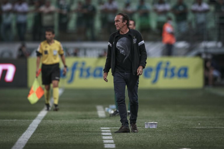 Cuca comenta dificuldade da partida diante o Palmeiras e fala sobre ‘tropeço’ do Flamengo