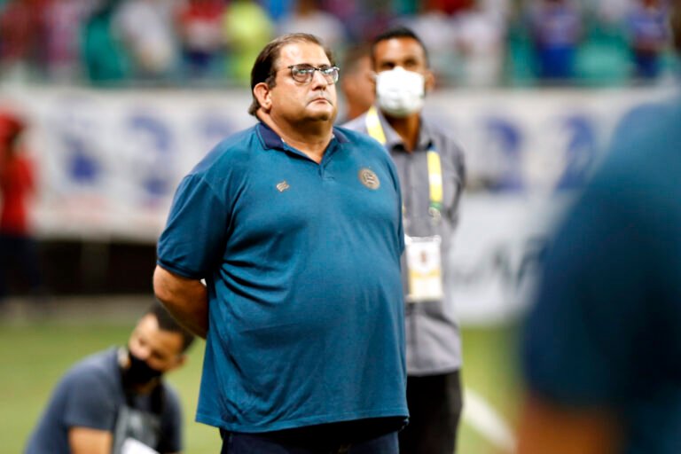 Guto Ferreira explica que provocações de dirigente do Grêmio motivaram o Bahia: “A cereja do bolo foi dada por eles”