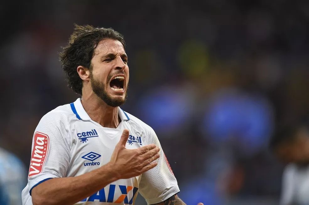 Cruzeiro faz sondagens pelo volante Hudson, do Fluminense