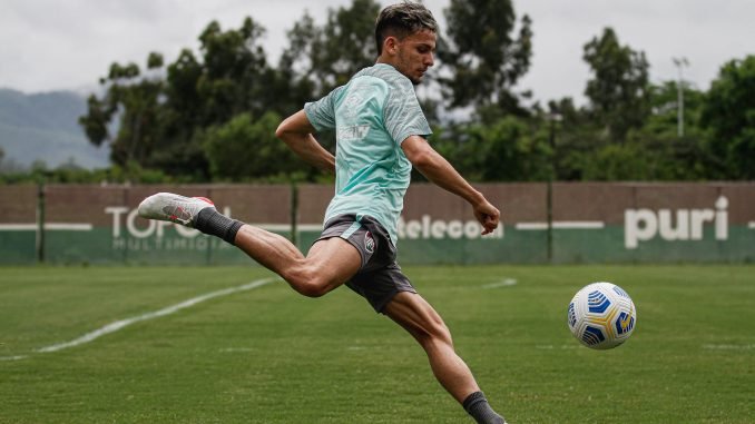 Gabriel Teixeira não deve retornar diante do Sport