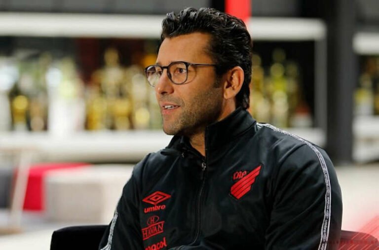 Alberto Valentim fala em sonho realizado ao ser campeão com Athletico Paranaense