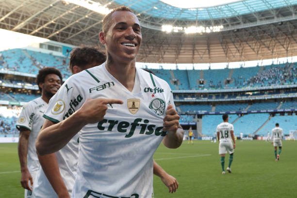 Breno Lopes vai completar marca importante pelo Palmeiras em clássico contra o Santos