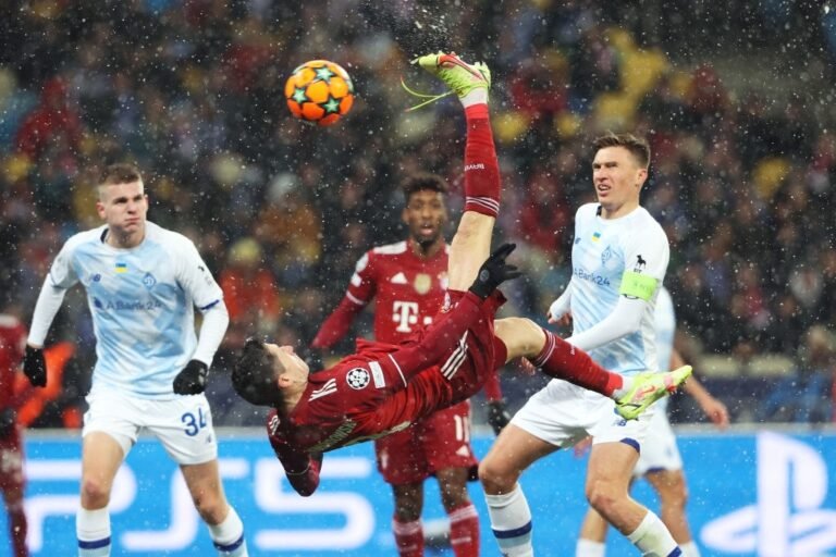 Com gol de bicicleta de Lewandowski, Bayern de Munique atropela mais um na Champions League