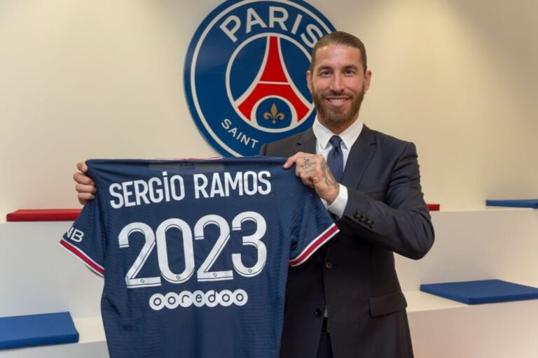 Irmão de Sergio Ramos nega rescisão com PSG: “Vai jogar assim que puder”